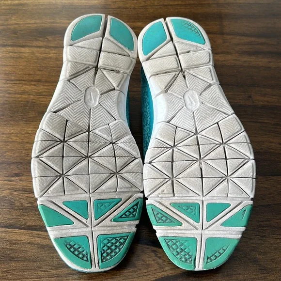 Athletic shoes - Picture 4 of 4